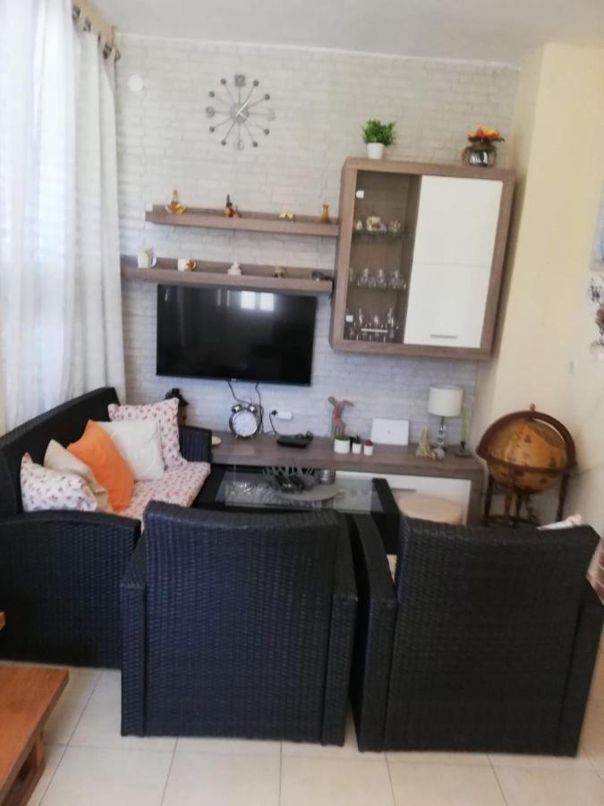 Apartment Josip - 5 M From Beach Vinišće Kültér fotó