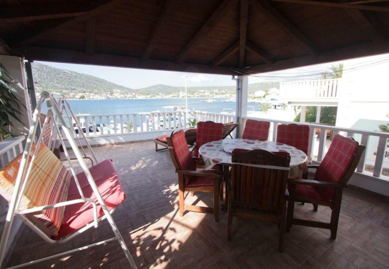 Apartment Josip - 5 M From Beach Vinišće Kültér fotó